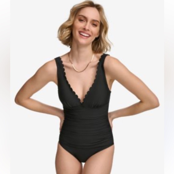 Calvin Klein Black Scalloped Neck One Piece Swimsuit Size 6 - Picture 1 of 5